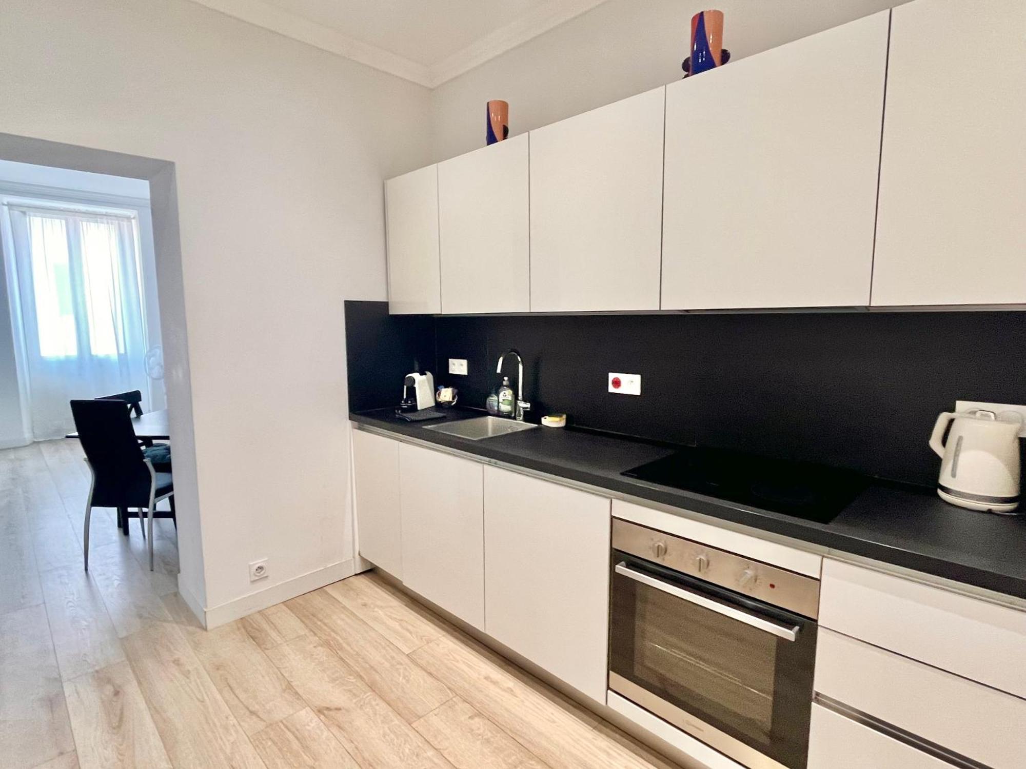 Center 2 Min Walk To Quiet Sunny Balcony Apartamento